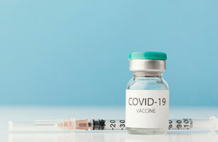 Вакцинация онкопациентов против COVID-19: рекомендации Минздрава и зарубежная практика